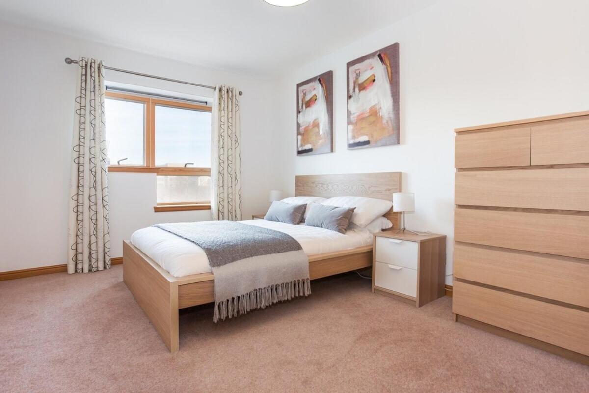 Executive 3 Bed Apartment Абердин Экстерьер фото