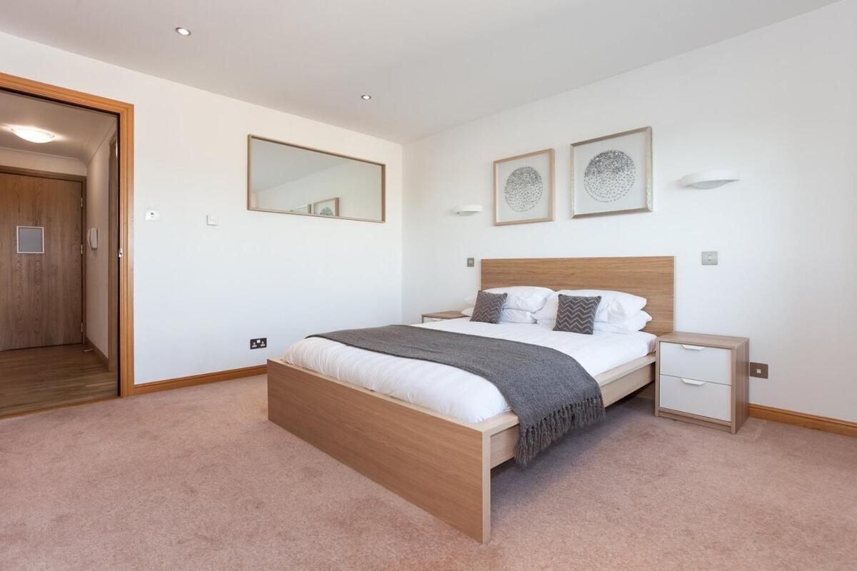 Executive 3 Bed Apartment Абердин Экстерьер фото