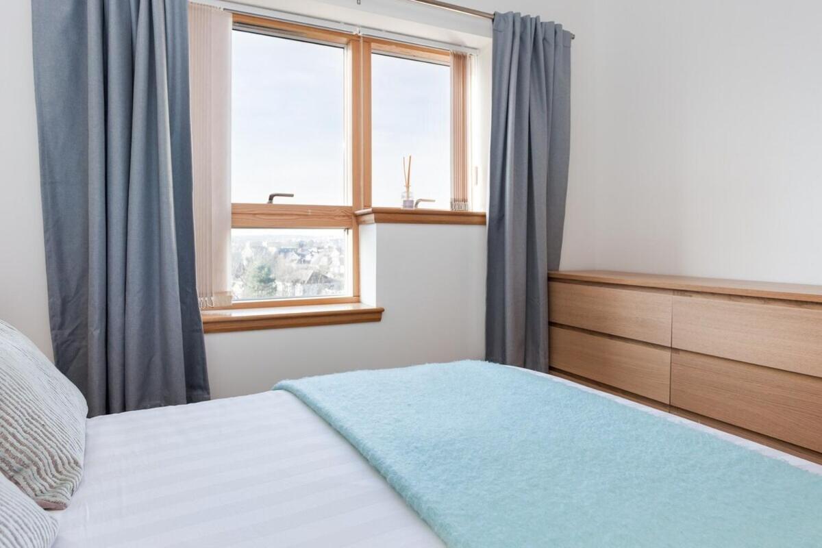 Executive 3 Bed Apartment Абердин Экстерьер фото