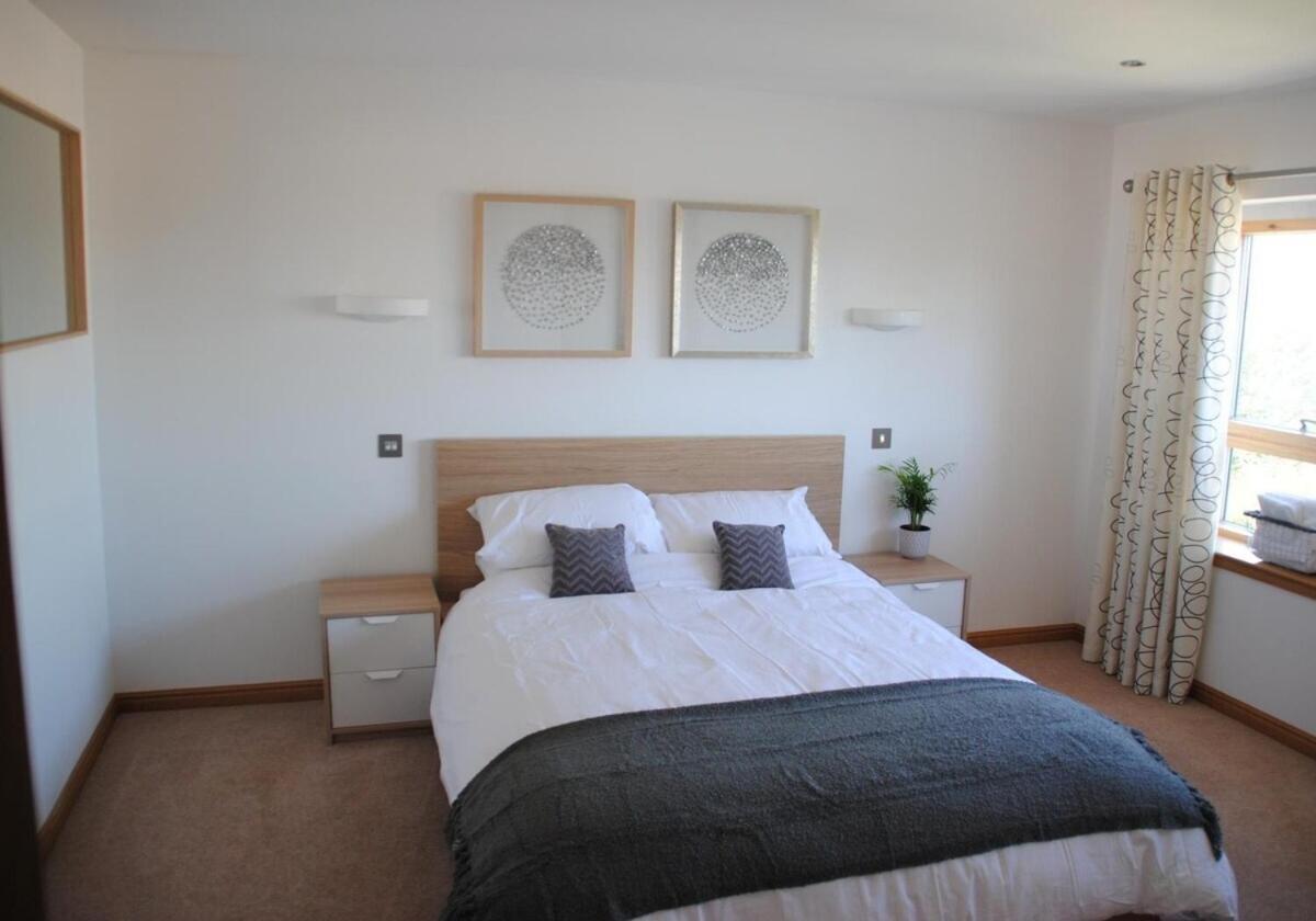 Executive 3 Bed Apartment Абердин Экстерьер фото